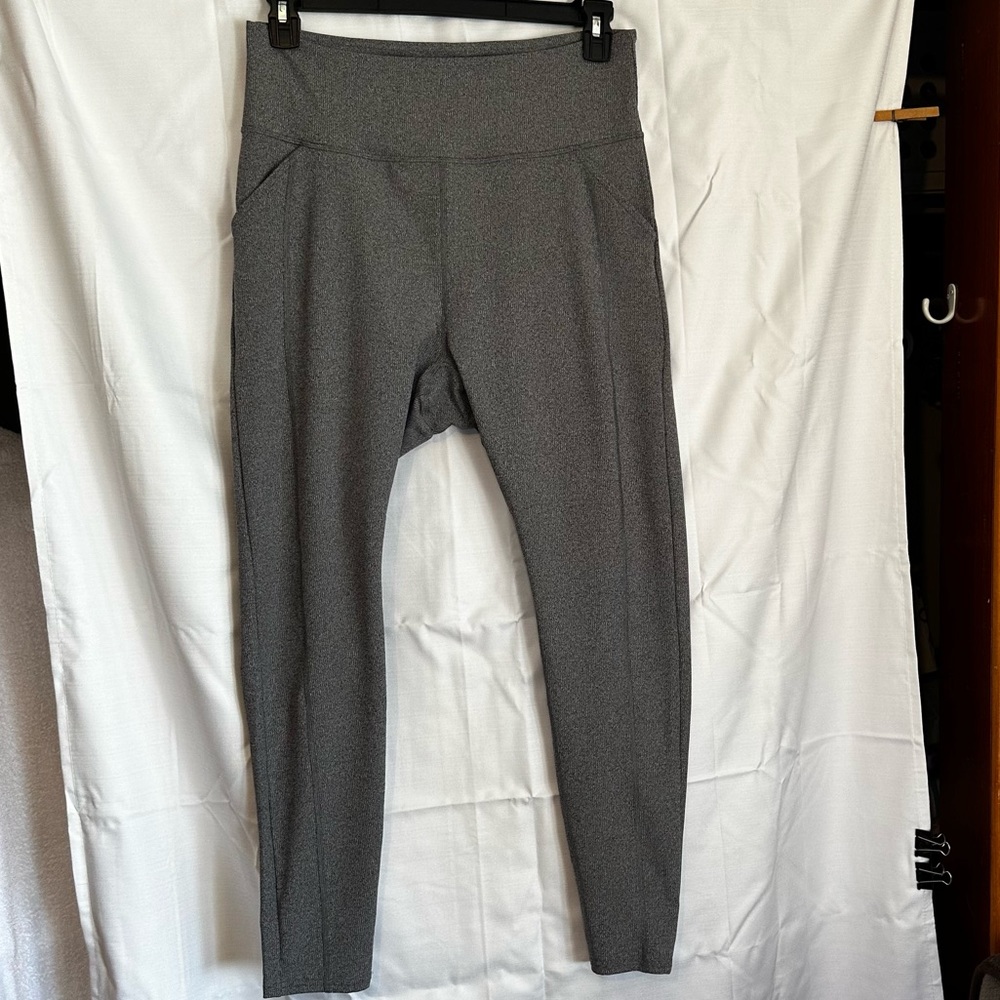 Universal Standard ribbed leggings